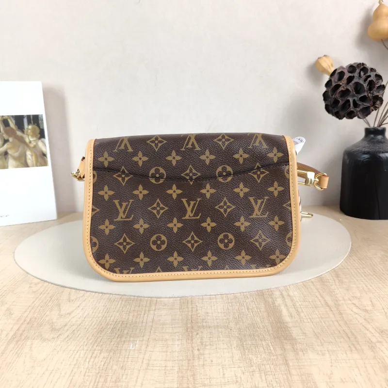 Louis Vuitton Crossbody Bag Diane Baguette Bag Shoulder Strap PVC Small 24 × 9 × 15 cm — cover view 4 of 6