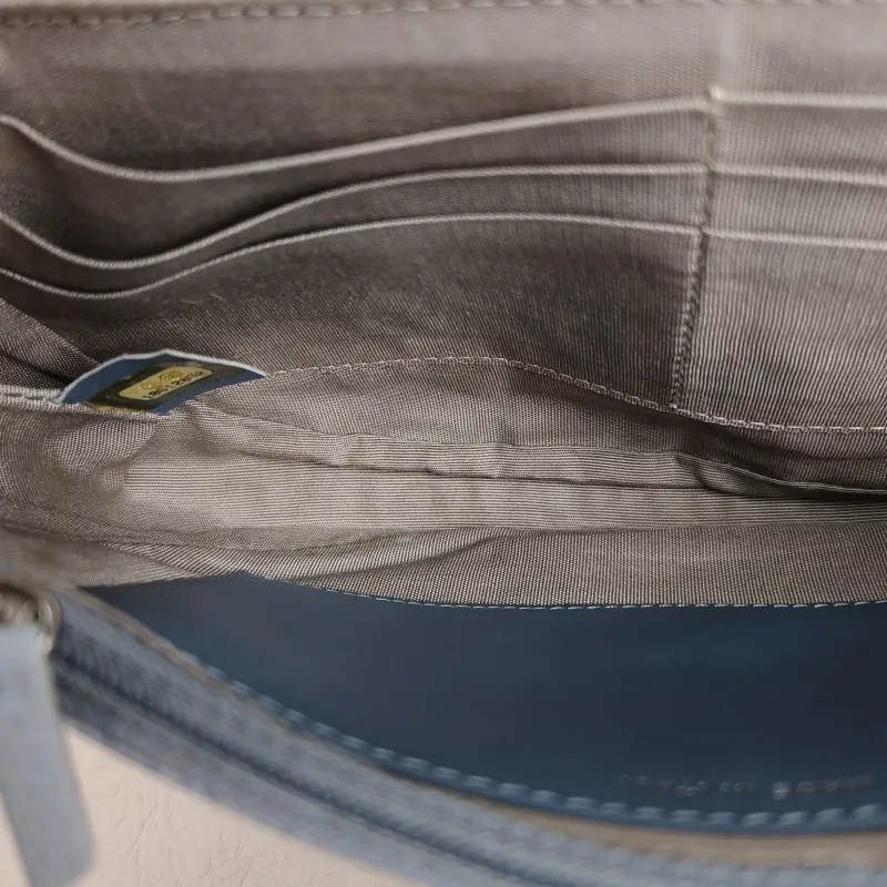 Chanel Crossbody Bag Crossbody Bag Blue Calfskin 24 × 6 × 14 cm 18 — detail view 1 of 11