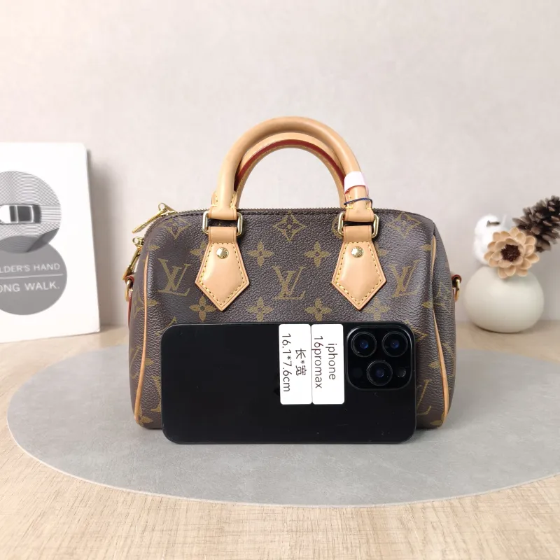 Louis Vuitton Crossbody Bag Speedy20 Shoulder Strap PVC Small20.5 × 12 × 13.5 cm — cover view 2 of 6