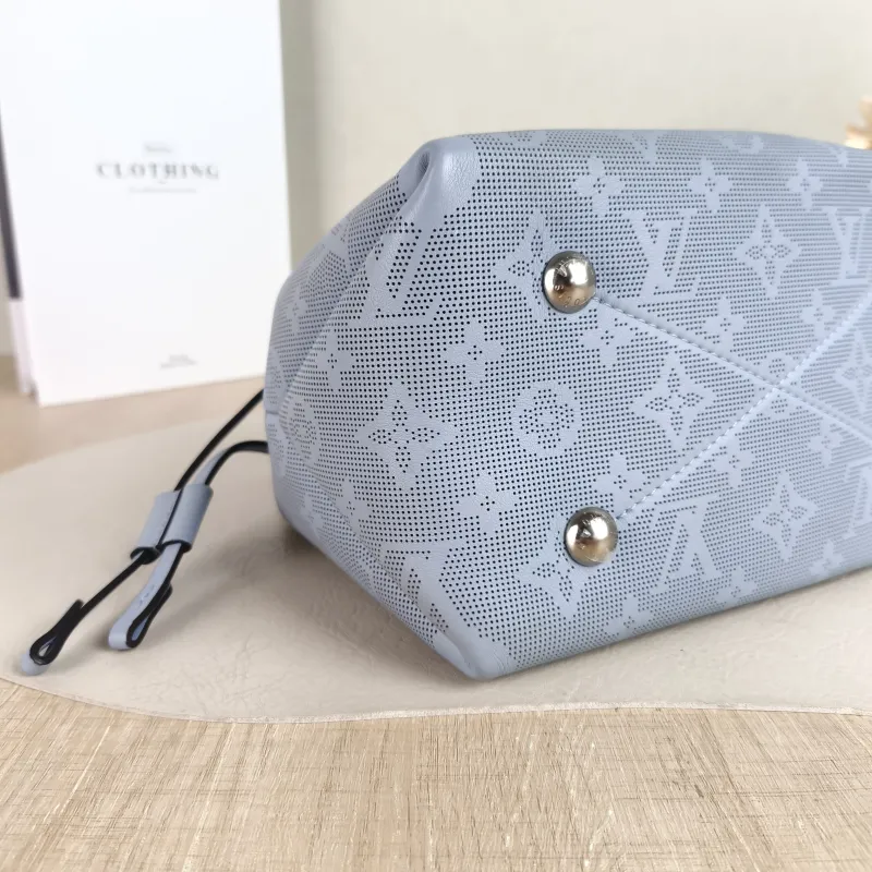 Louis Vuitton Crossbody Bag BELLA Blue Calfskin 22 × 14 × 20 cm — detail view 3 of 10