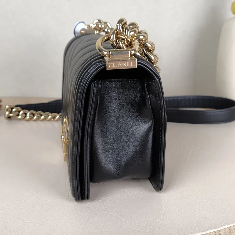 Chanel Crossbody Bagv Le Boy​Black Calfskin Small20.5 × 8.5 × 12 cm — detail view 11 of 16