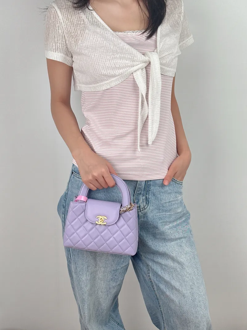 Chanel Crossbody Bag Kelly Lambskin mini19 × 7 × 13 cm — on-model view 1 of 3