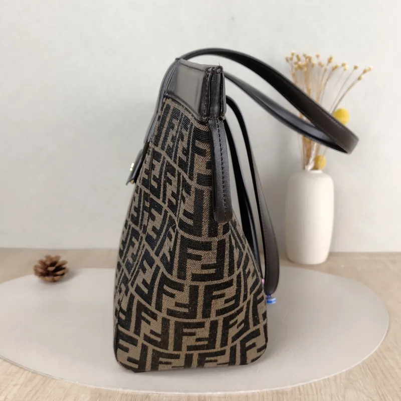 FENDI Crossbody Bag origami Monogram Calfskin Medium 27 × 16.5 × 27 cm — detail view 4 of 9