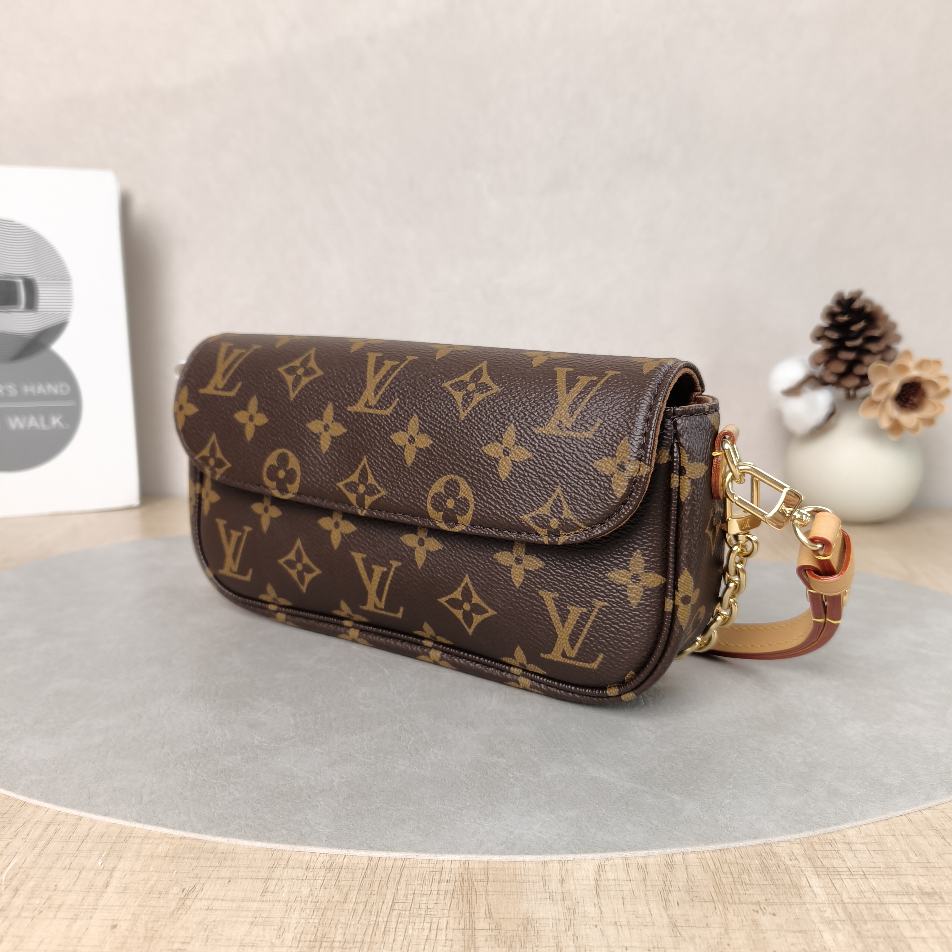 Louis Vuitton Crossbody Bag IVY Monogram PVC Small23.5 × 4.3 × 12 cm — cover view 6 of 6