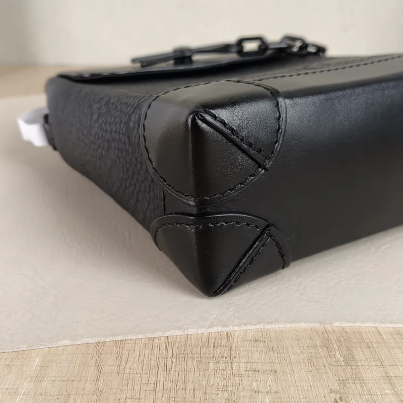 Louis Vuitton Crossbody Bag Nano Steamer Shoulder Bag Black Calfskinnano15 × 7 × 18 cm — detail view 4 of 10