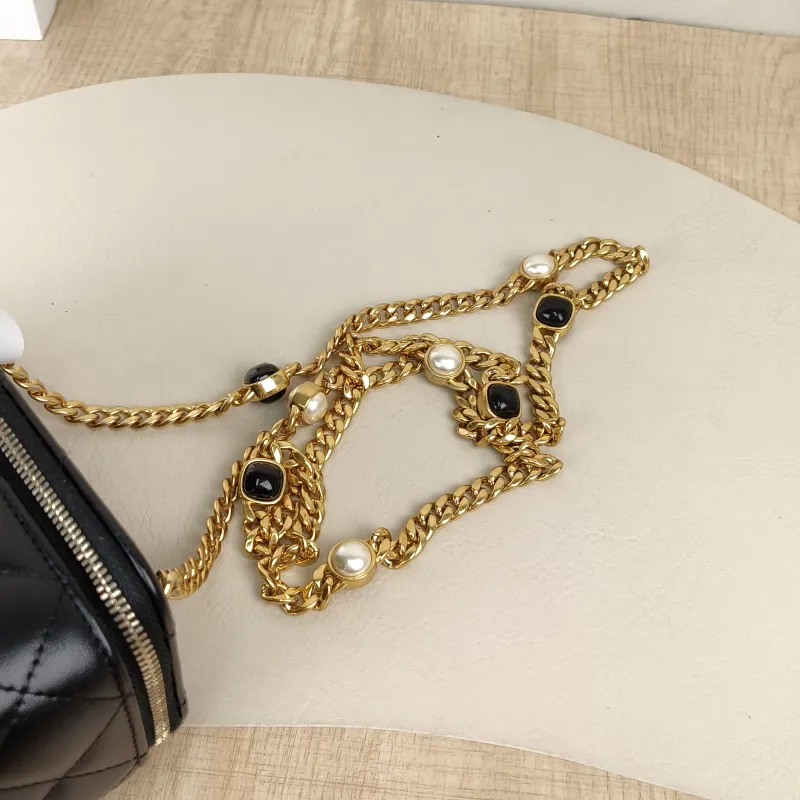 Chanel Crossbody Bag Edition Black Lambskin 16 × 8 × 9.5 cm — detail view 5 of 13