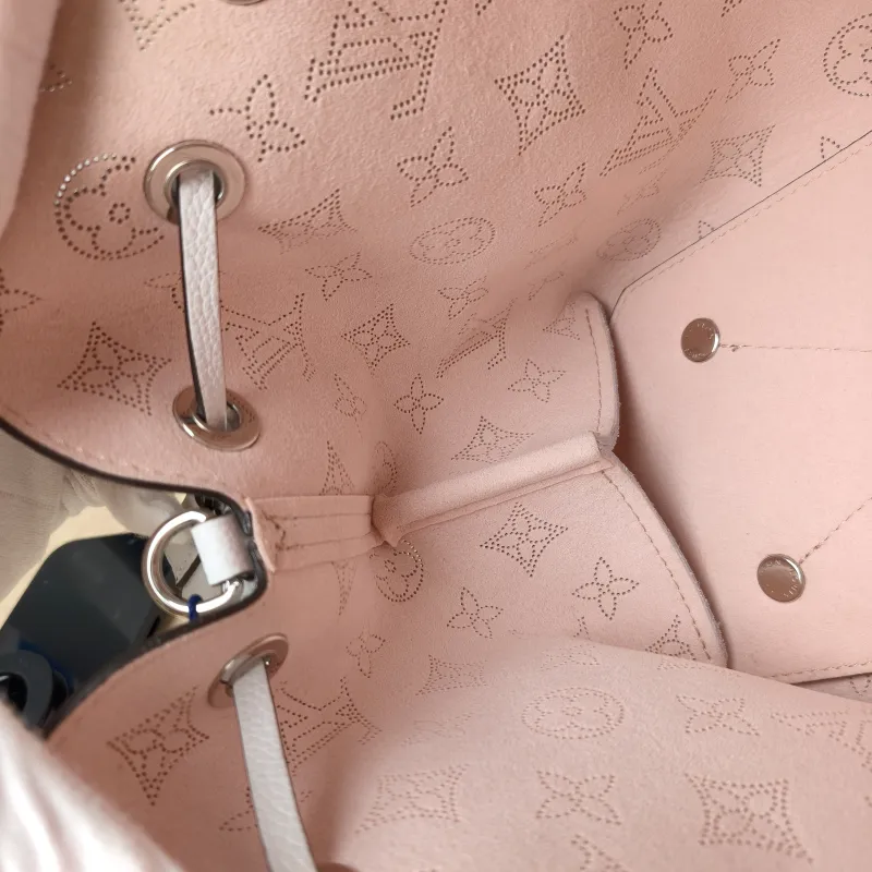 Louis Vuitton Crossbody Bag BELLA Calfskin One Size 22 × 14 × 19 cm — detail view 10 of 11