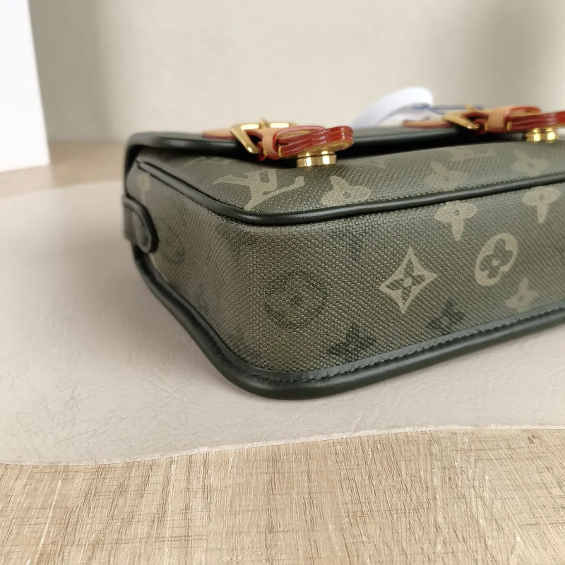 Louis Vuitton Crossbody Bag Satchel Messenger Bag Green PVC Mini 19.5 × 6 × 15 cm — detail view 6 of 12