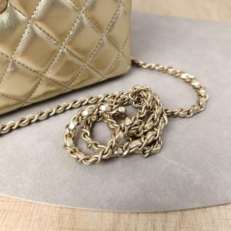Chanel Crossbody Bag Kelly Gold Lambskin19 × 7 × 13 cm — detail view 13 of 16
