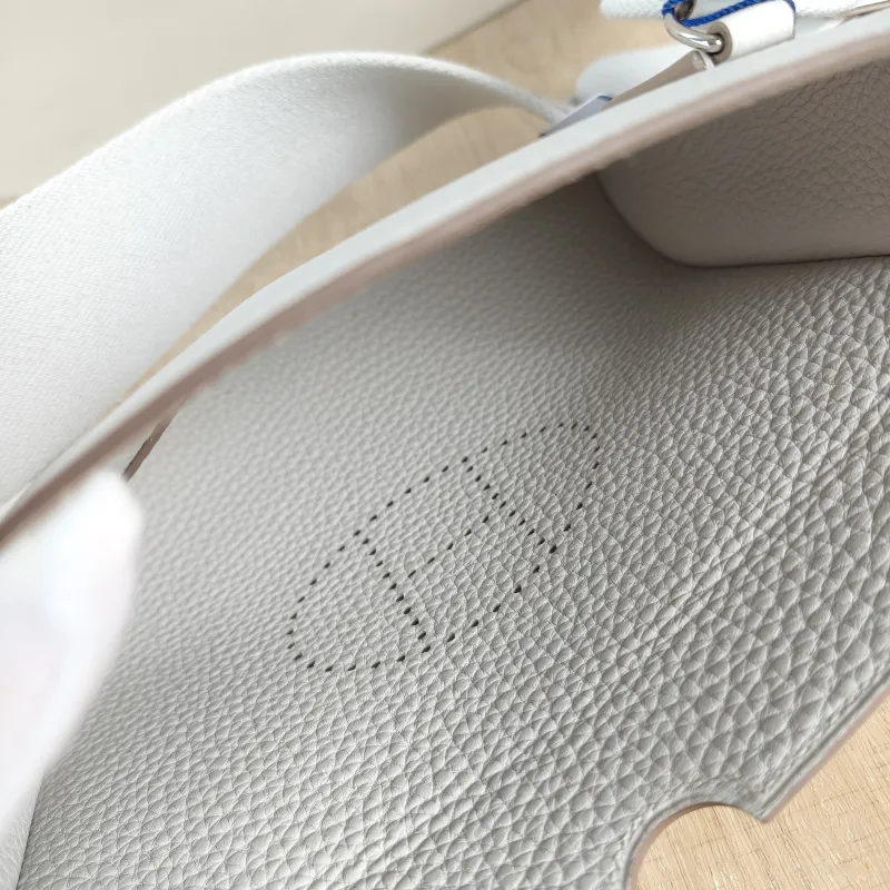 Hermès Crossbody Bag Videpoches M4 One Size 21 × 4 × 14 cm B — detail view 6 of 12