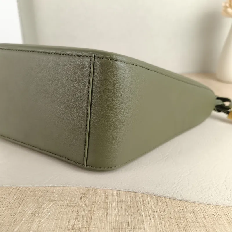 LOEWE Shoulder Bag Hammock hobo Green Calfskin Mini 28 × 9.5 × 17 cm — detail view 5 of 8