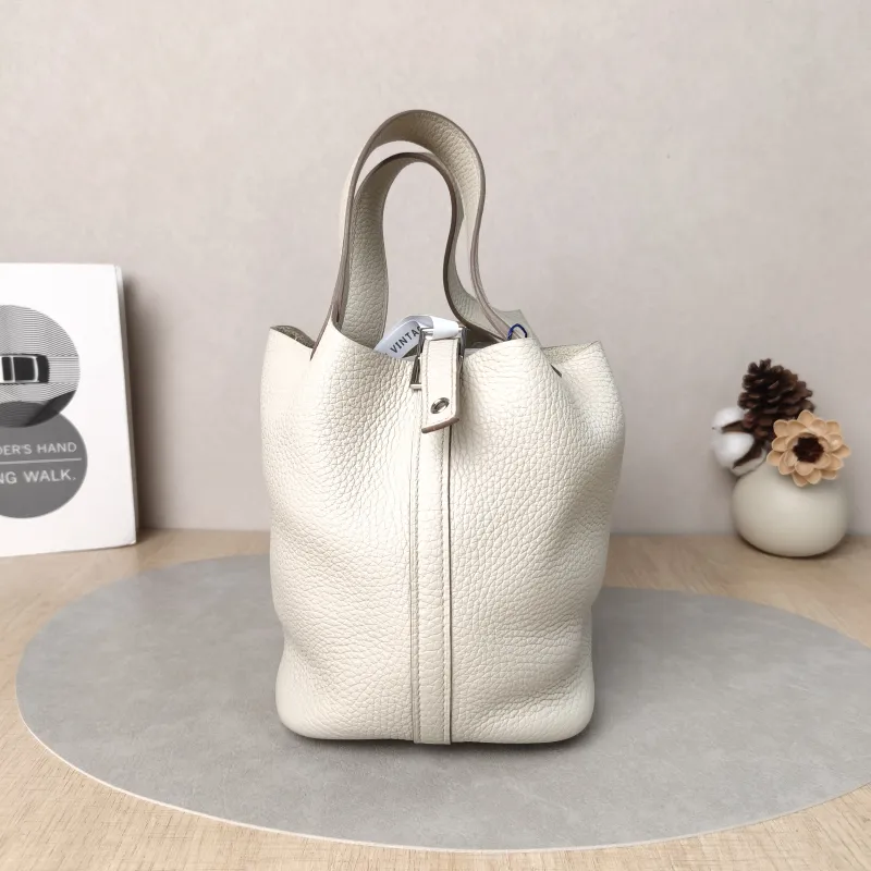 Hermès Top Handle Bag Picotin Lock 18 18 White Taurillon Clemence TC Calfskin Small18 × 13 × 18 cm