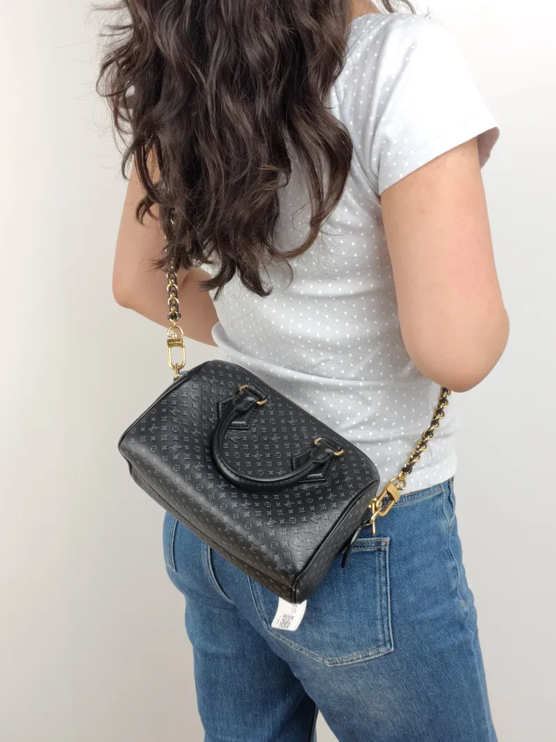 Louis Vuitton Crossbody Bag Speedy20 Black Calfskin Small 20.5 × 12 × 13.5 cm — on-model view 2 of 3