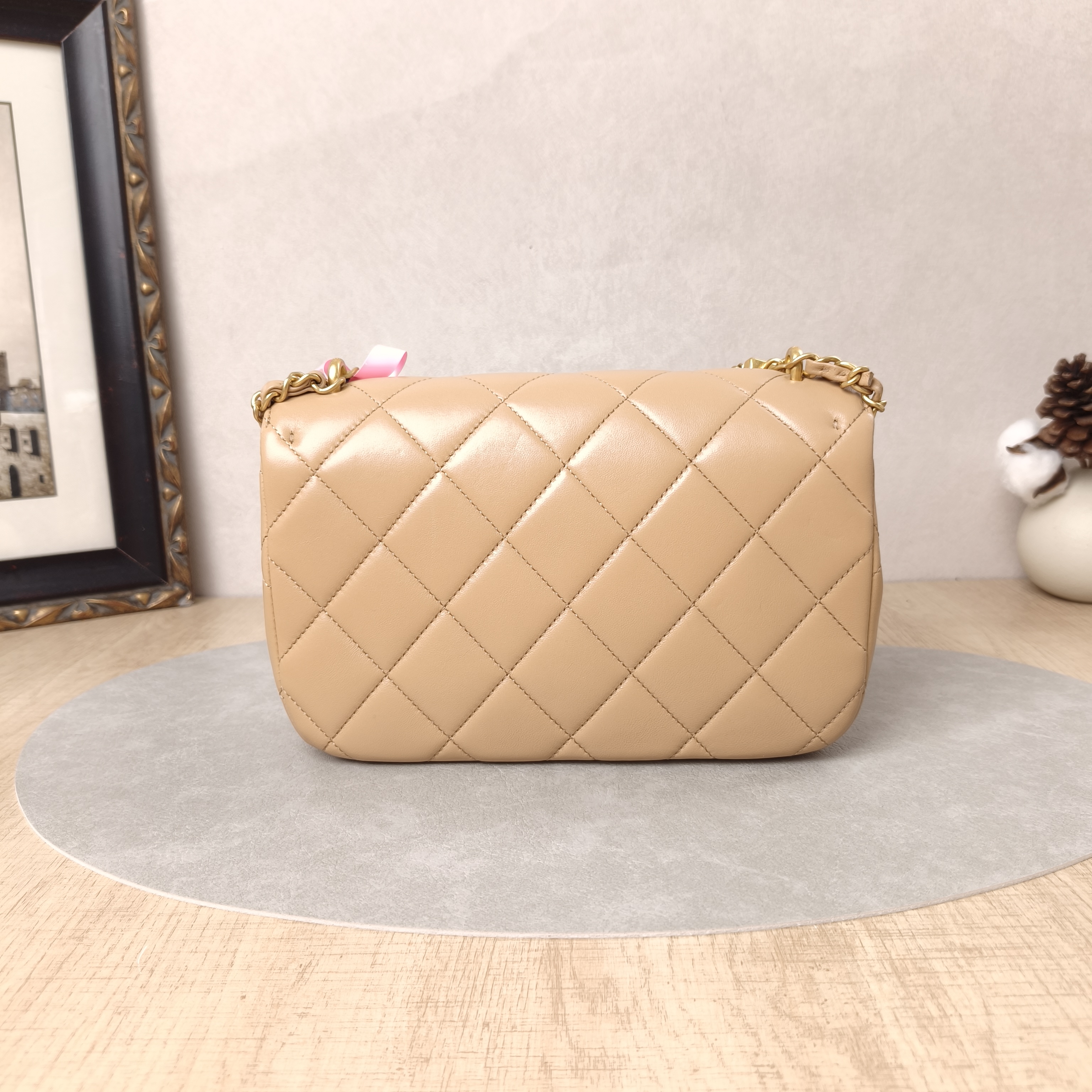 Chanel Crossbody Bag26c Pearl Taupe Lambskin23 × 6 × 14 cm — cover view 4 of 5