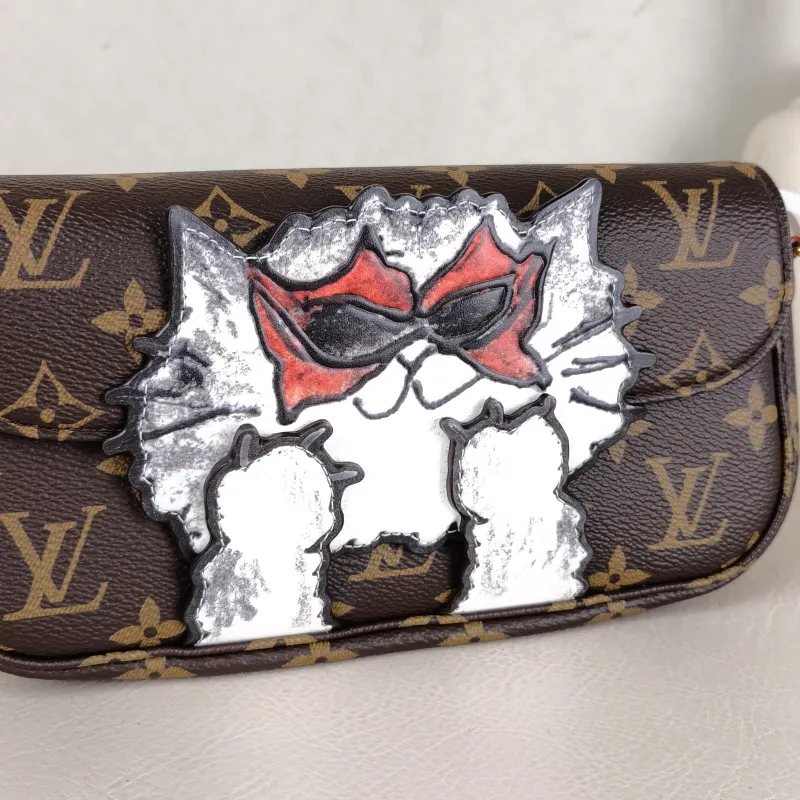 Louis Vuitton Crossbody Bag IVY Monogram PVC Small 23.5 × 4.3 × 12 cm — detail view 6 of 13