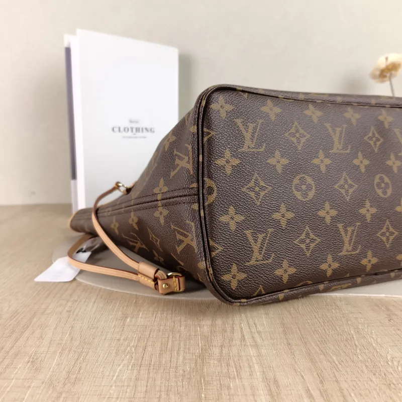 Louis Vuitton Shoulder Bag Neverfull Monogram PVC Medium 31 × 14 × 28 cm — detail view 4 of 12