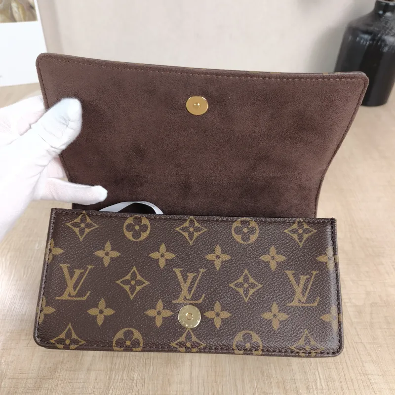 Louis Vuitton Crossbody Bag LILY Chain Bagwoc Monogram PVC One Size 21 × 3.5 × 10.5 cm — detail view 9 of 12