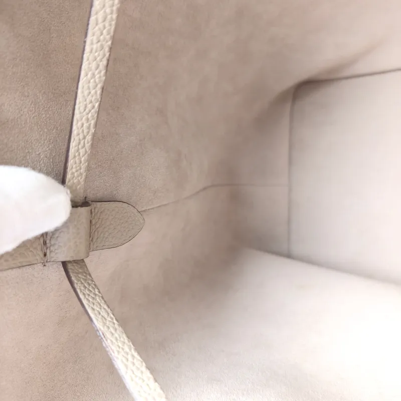 Louis Vuitton Shoulder Bag NÉONOÉ Bucket Bag · White Empreinte Embossed Calfskin Medium 26 × 17.5 × 26 cm — detail view 6 of 13