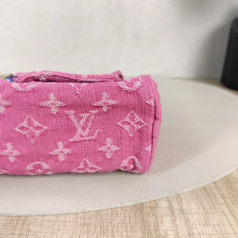 Louis Vuitton Crossbody Bag Speedy Nano nano16 × 7.5 × 10 cm — detail view 5 of 10