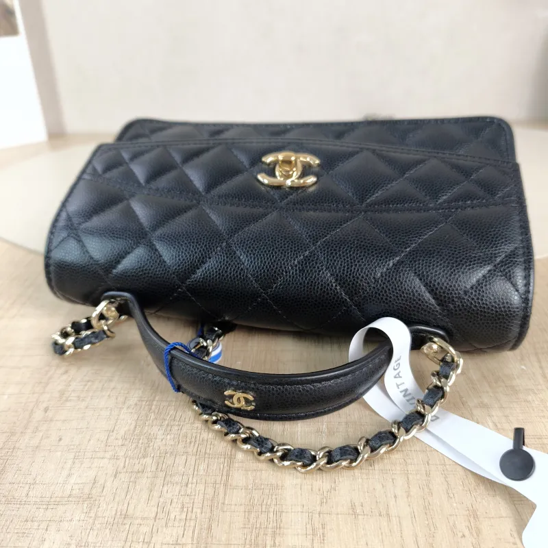 Chanel Crossbody Bag Black Grained Calfskin One Size 19 × 7 × 11.5 cm — detail view 1 of 12