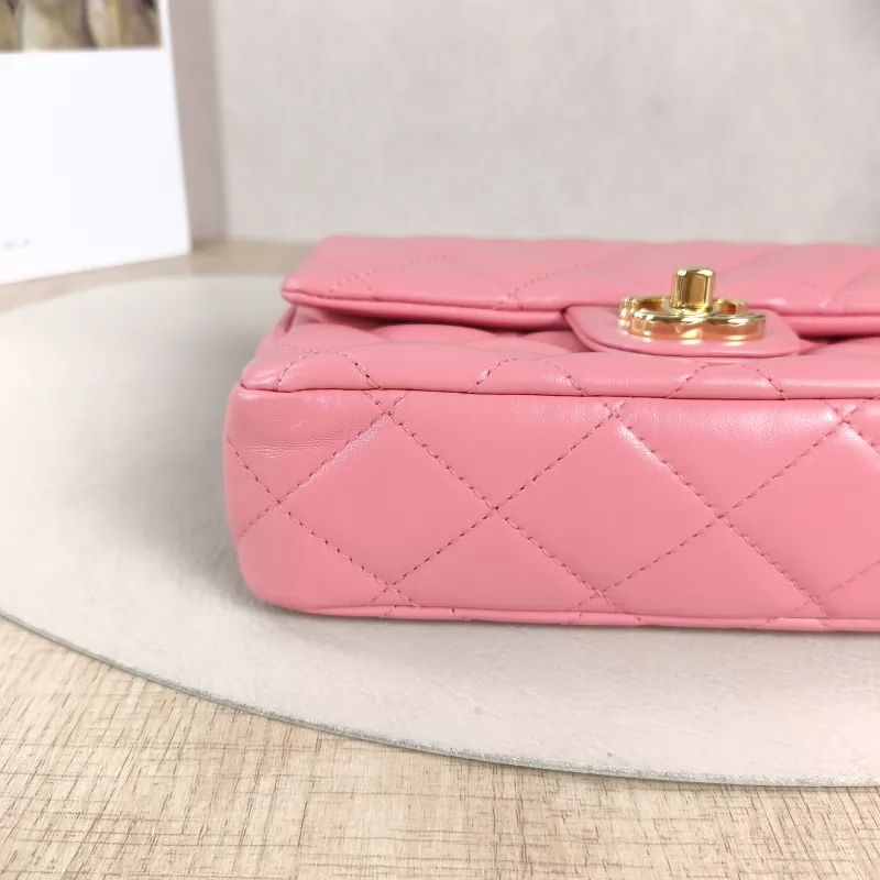 Chanel Crossbody Bag Pink Lambskin One Size 20 × 5 × 13 cm — detail view 2 of 14