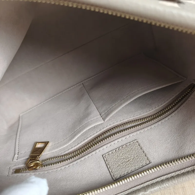 Louis Vuitton Crossbody Bag Carryall Calfskin Small 29.5 × 12 × 24 cm — detail view 6 of 12