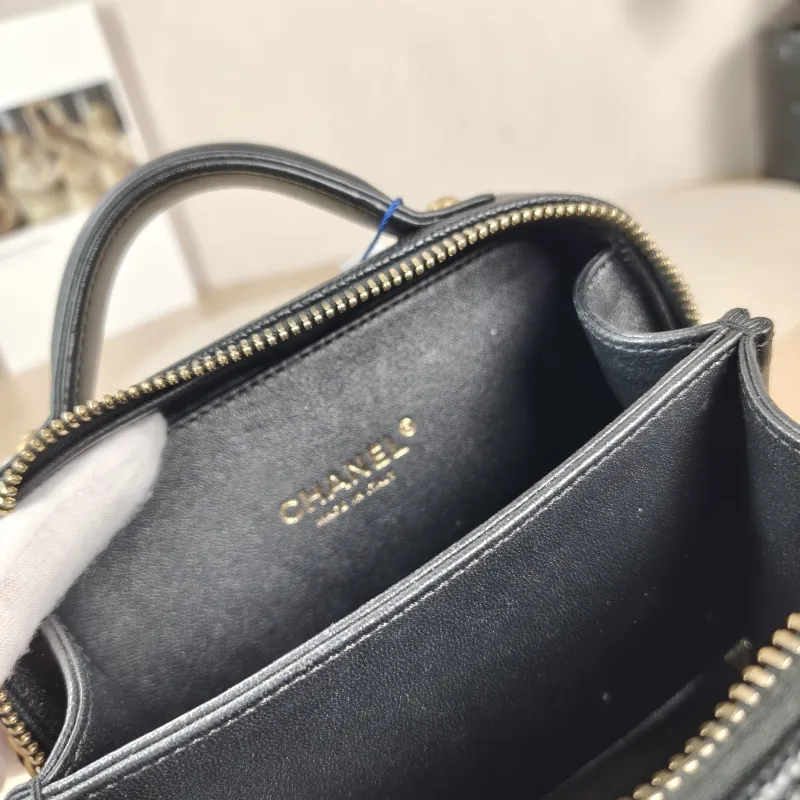 Chanel Crossbody Bag CC Filigree Vanity Cosmetic Bag Black Grained Calfskin Small 16 × 7 × 12 cm 26 — detail view 7 of 13