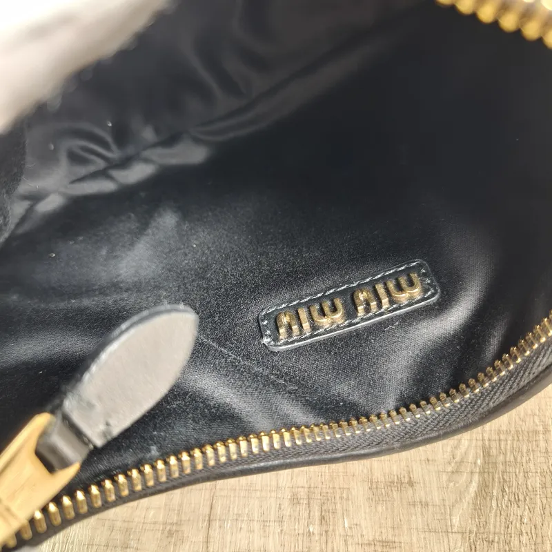 Miumiu Shoulder Bag Wander Hobo Black Calfskin Small20 × 6 × 17 cm — detail view 2 of 12