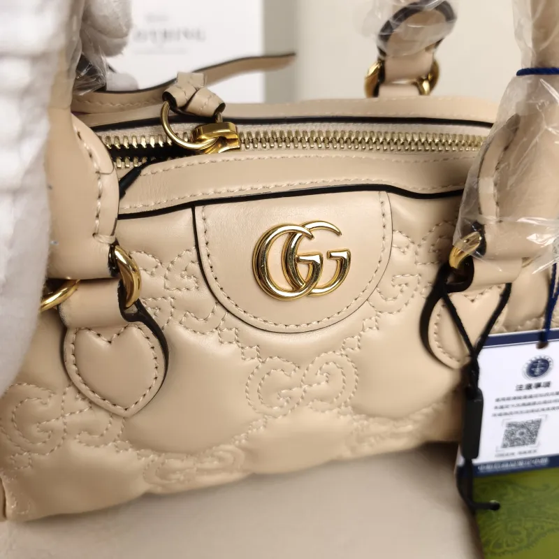 GUCCI Crossbody Bag GG matelasse Taupe Calfskin Mini 19 × 11 × 13 cm — detail view 10 of 10