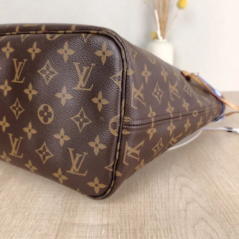 Louis Vuitton Shoulder Bag Neverfull Monogram PVC Medium31 × 14 × 28 cm — detail view 8 of 11