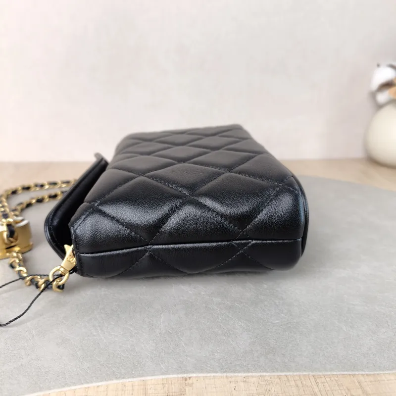 Chanel Crossbody Bag hobo Black Lambskin One Size 20 × 5 × 16.5 cm — detail view 8 of 11