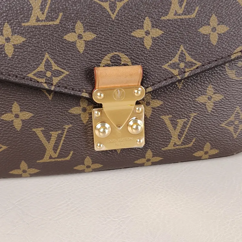Louis Vuitton Crossbody Bag Pochette Métis East West Monogram PVC Small 21.5 × 6 × 13.5 cm — detail view 1 of 15