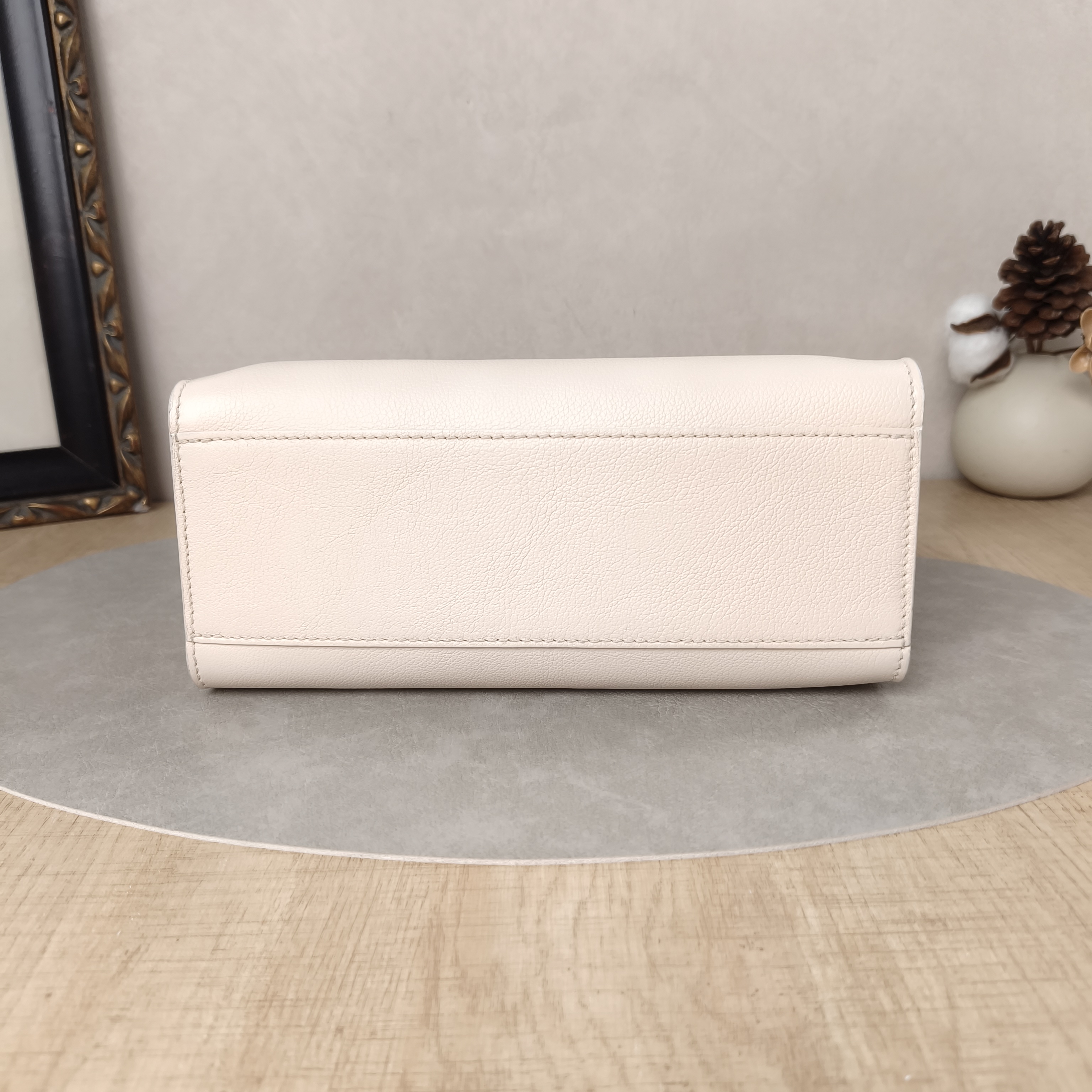 Louis Vuitton Top Handle Bag Lock&Go Lockme White Calfskin One Size24.5 × 10.5 × 19 cm — cover view 3 of 5