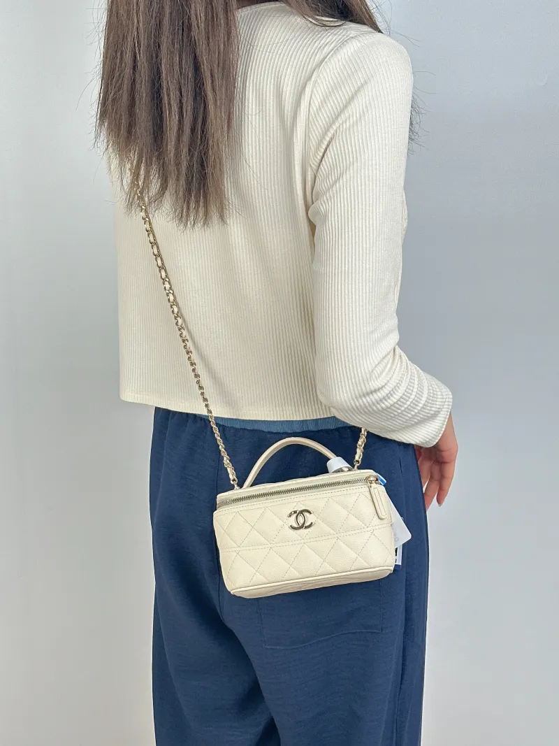 Chanel Crossbody Bag26c Edition Beige Grained Calfskin One Size17 × 8 × 9.5 cm — on-model view 2 of 3