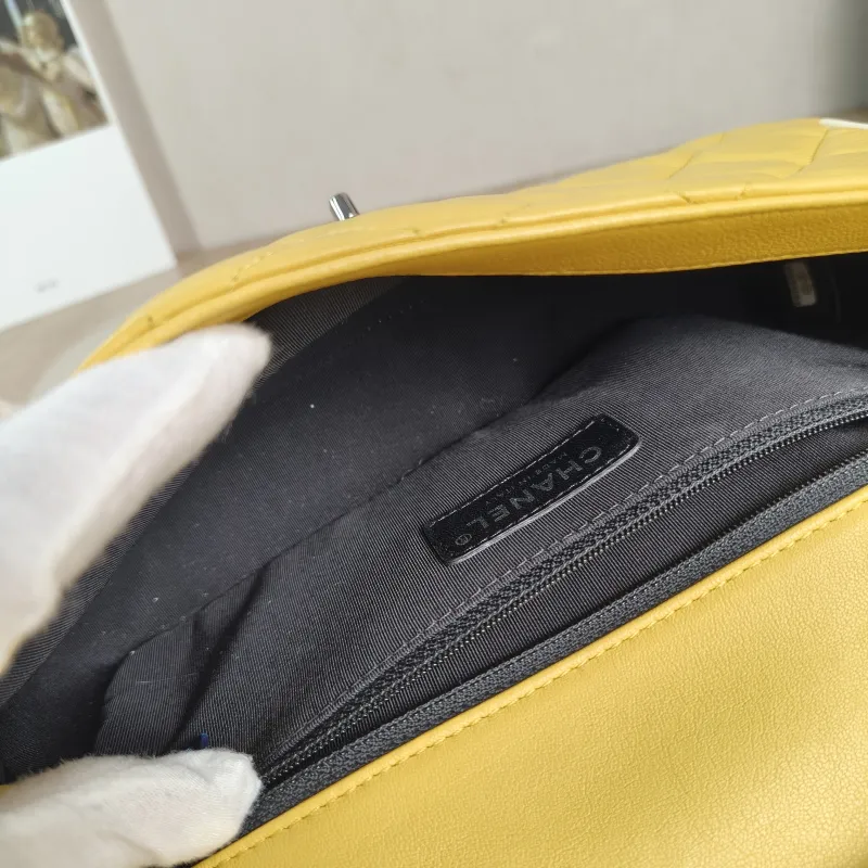 Chanel Crossbody Bag Classic Flap CF Yellow · Lambskin Medium 25.5 × 6.5 × 15.5 cm 23 — detail view 5 of 13