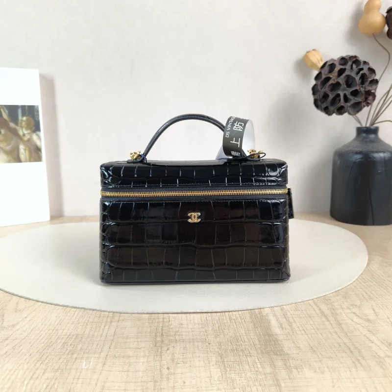 Chanel Crossbody Bag lp Vanity Case Bag Black Calfskin One Size 19.5 × 5 × 17 cm