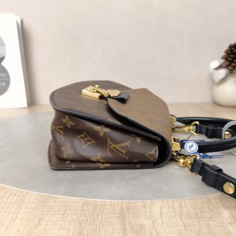 Louis Vuitton Crossbody Bag Tilsitt Monogram PVC Medium24 × 7 × 18 cm — detail view 1 of 15