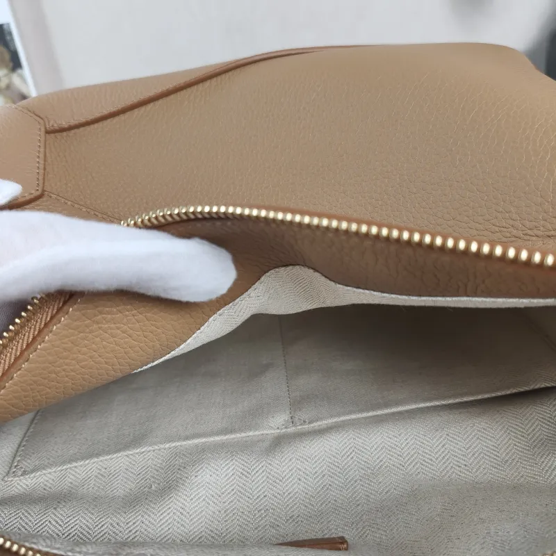 LOEWE Shoulder Bag Puzzle Brown CC alfskin Medium 29 × 14 × 19.5 cm — detail view 7 of 12
