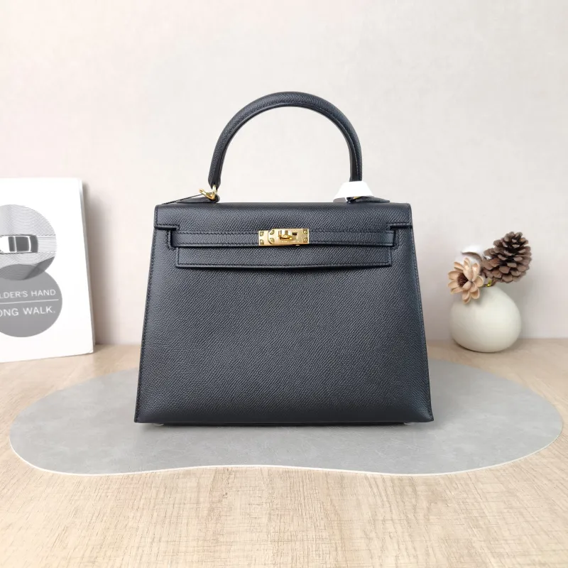 Hermès Shoulder Bag Kelly 25 Gold-Tone Hardware Black with Gold-Tone Hardware Epsom Calfskin Small 25 × 7 × 17 cm W