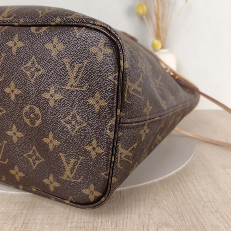 Louis Vuitton Shoulder Bag Neverfull Monogram PVC Medium 31 × 14 × 28 cm — detail view 2 of 11