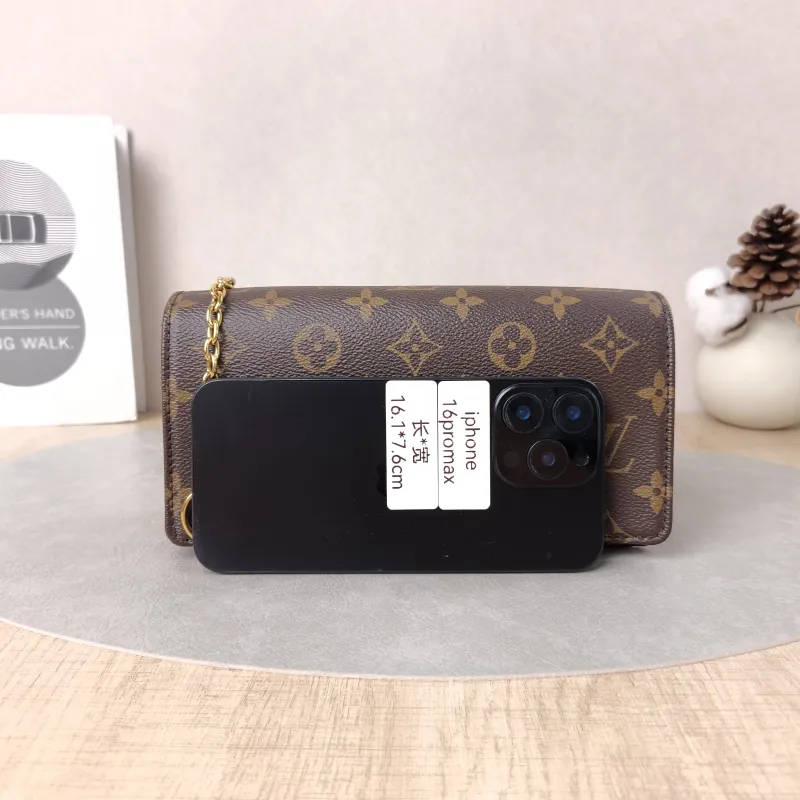 Louis Vuitton Crossbody Bag LILY Chain Bagwoc Monogram PVC One Size21 × 3.5 × 10.5 cm — cover view 4 of 6