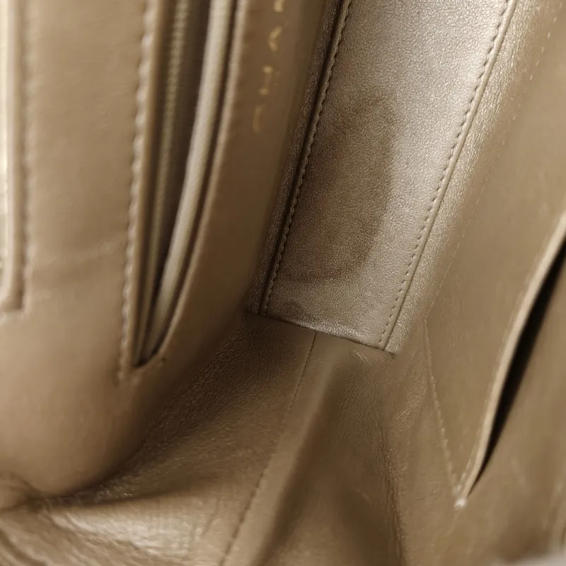 Chanel Crossbody Bag Kelly Gold Lambskin19 × 7 × 13 cm — detail view 1 of 16