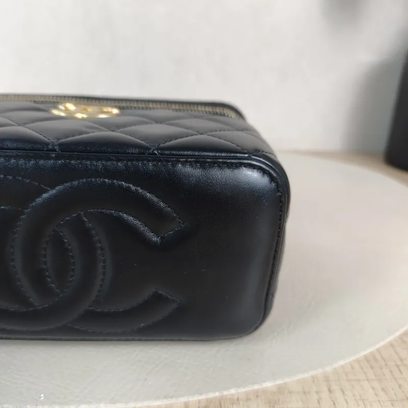Chanel Crossbody Bag Black Calfskin One Size 16 × 8 × 9.5 cm — detail view 5 of 12