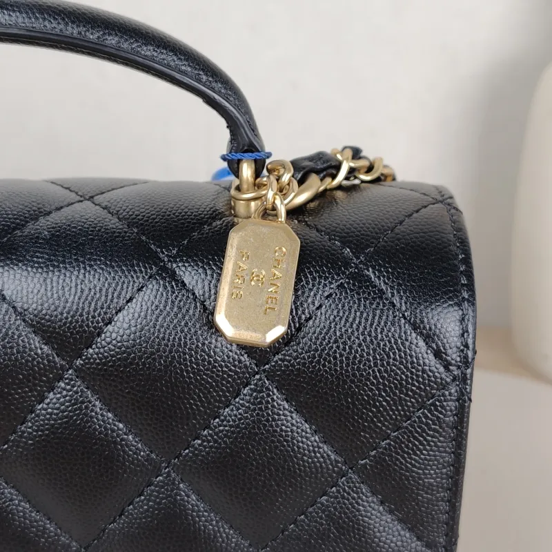 Chanel Crossbody Bag Black Grained Calfskin 21 × 9 × 15 cm — detail view 3 of 14