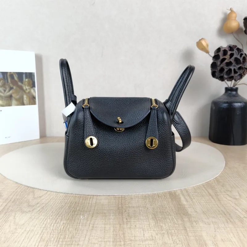 Hermès Shoulder Bag Lindy Mini 19Black TC Calfskinmini19 × 9 × 13 cm