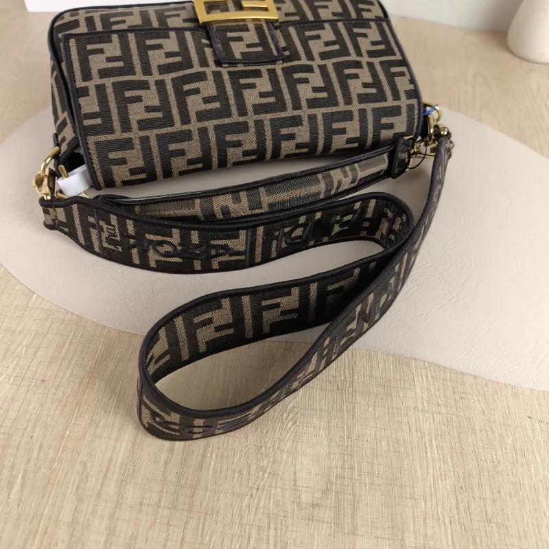 FENDI Crossbody Bag Baguette Baguette Bag Brown Canvas Medium 27 × 6 × 15 cm — detail view 4 of 11