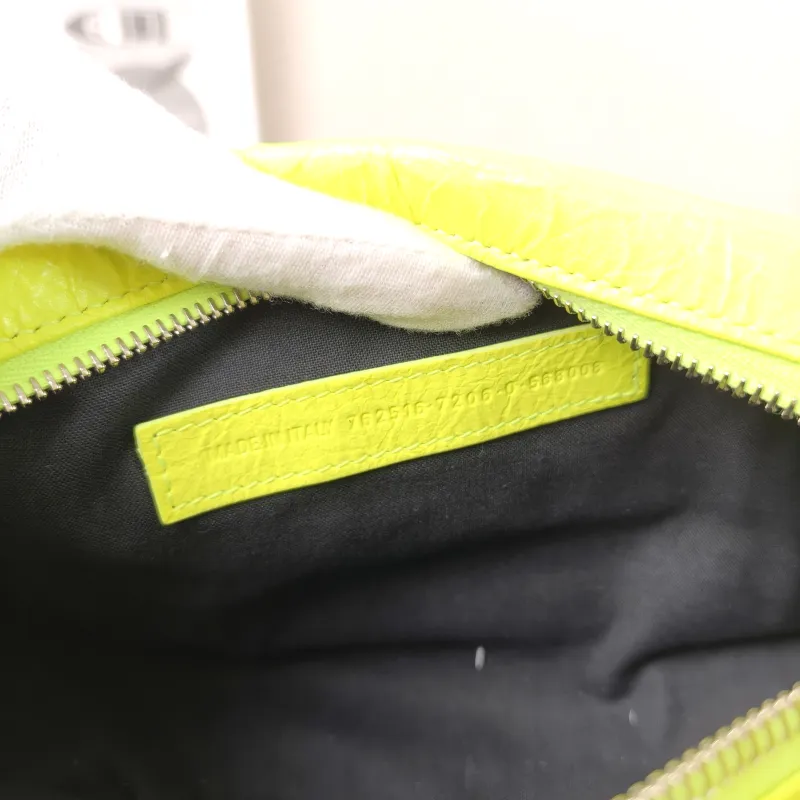 BALENCIAGA Shoulder Bag Superbusy Shoulder Bag Lambskin Mini 33 × 11 × 12 cm — detail view 1 of 11