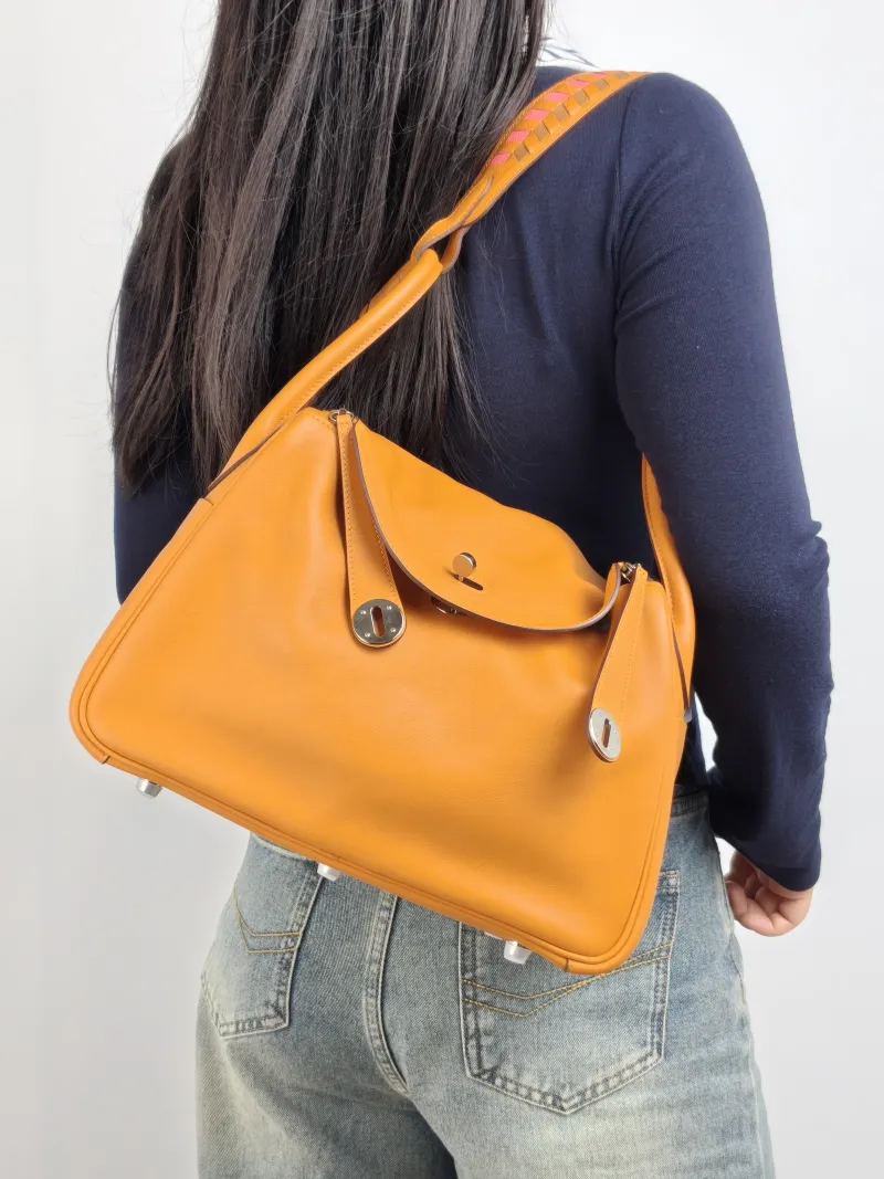 Hermès Crossbody Bag Lindy 30 Taurillon Clemence TC Calfskin 30 30 × 15 × 19 cm D — on-model view 1 of 2