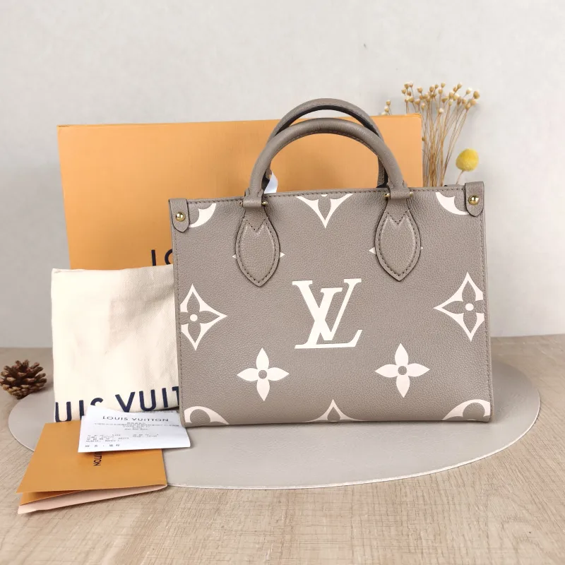 Louis Vuitton Shoulder Bag Onthego · White Monogram Empreinte Embossed Calfskin Small25 × 11.5 × 19 cm — cover view 5 of 6