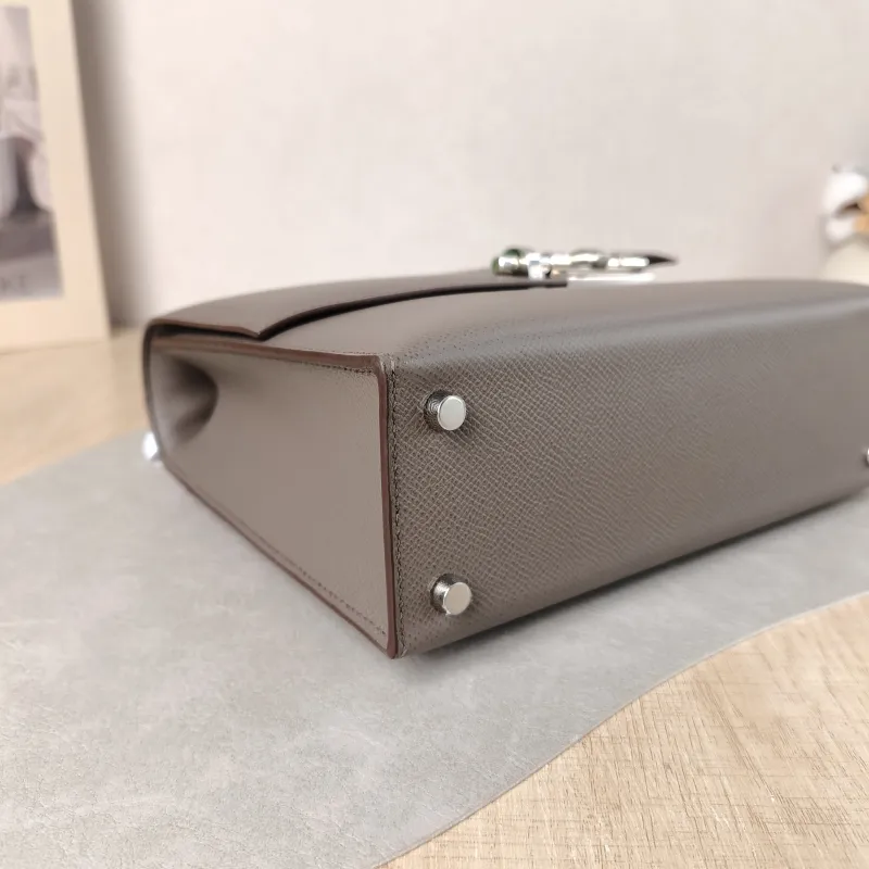 Hermès Crossbody Bag Verrou 23 Epsom Calfskin One Size 23 × 7 × 18 cm — detail view 9 of 13